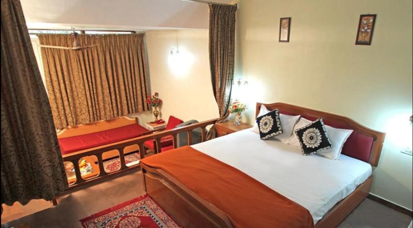 Regal Hotel Matheran Extérieur photo